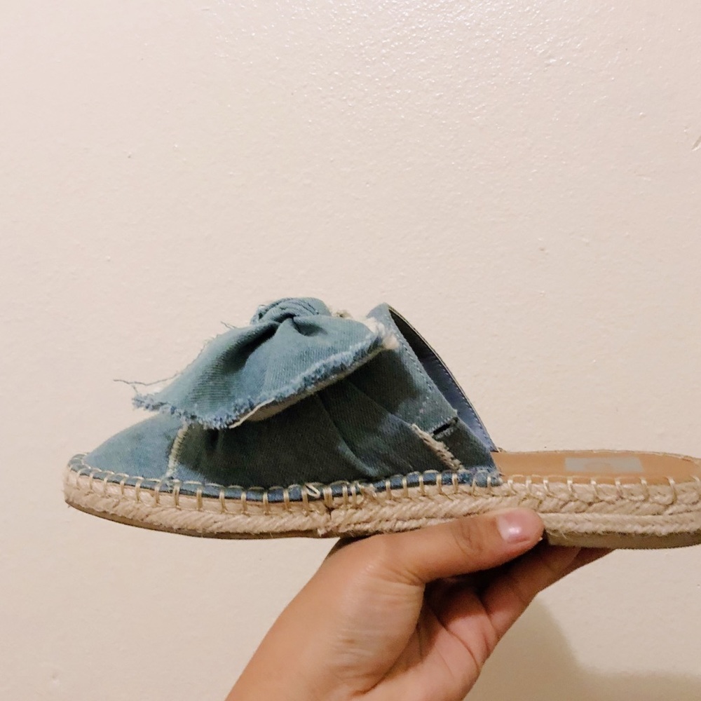 Bowtie slip ons